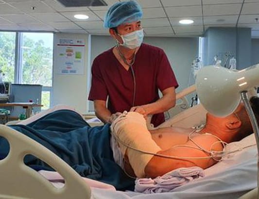 Bệnh viện Quân Y 175 phẫu thuật thành công cánh tay bị đứt lìa