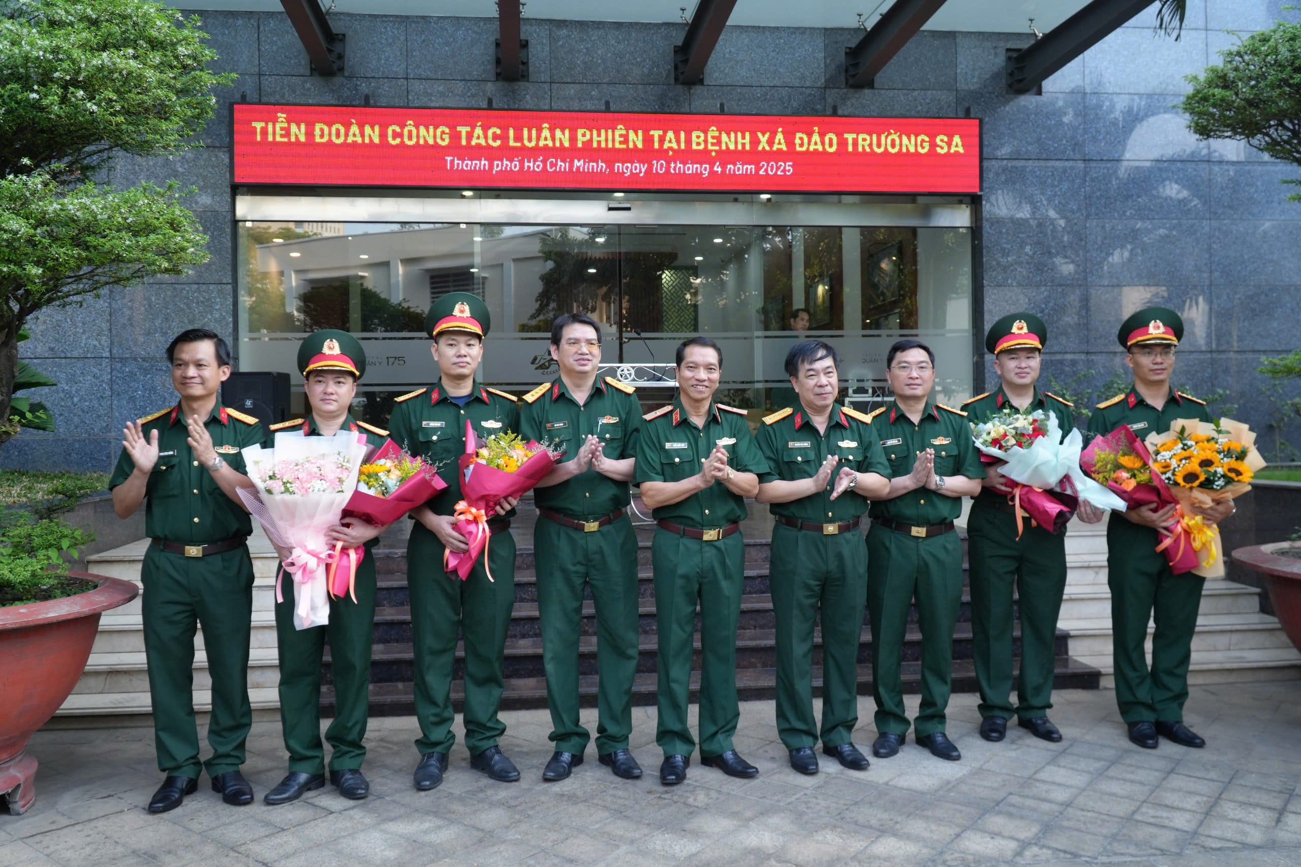 Bệnh viện Quân y 175 cử y, bác sĩ thực hiện nhiệm vụ tại huyện đảo Trường Sa