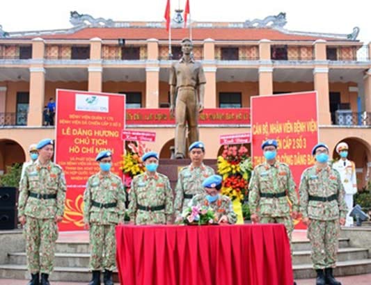 Bệnh viện Quân y 175 và Bệnh viện Dã chiến 2.3 đến dâng hương Chủ tịch Hồ Chí Minh
