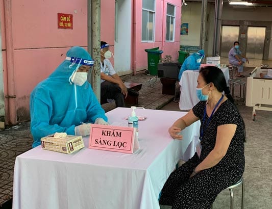 300 người bệnh có bệnh mạn tính được tiêm vắc xin ngừa Covid-19: An toàn, an tâm giữa đại dịch