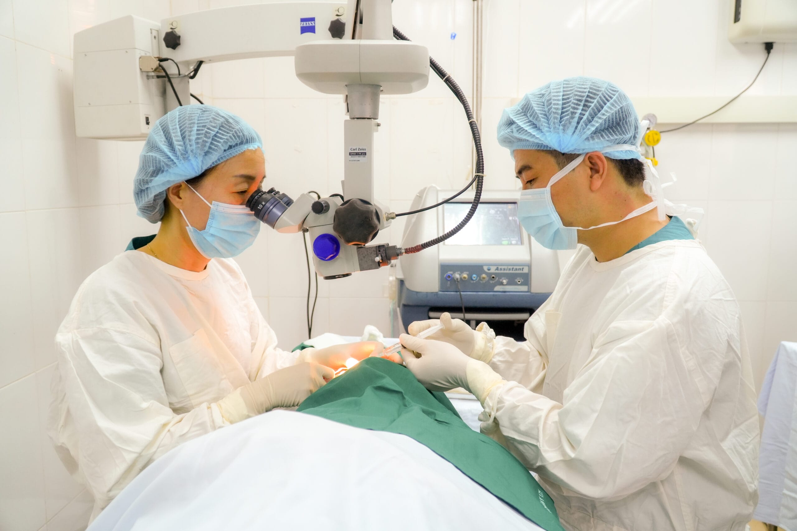 Bệnh viện Quân y 175 phối hợp phẫu thuật mắt miễn phí cho 53 người dân tại tỉnh Bình Phước