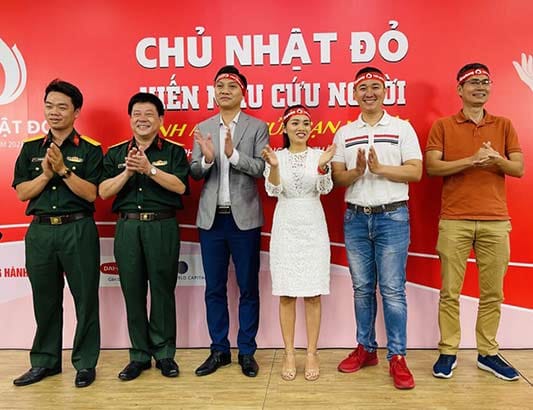 Sôi động Chủ nhật Đỏ tại TPHCM