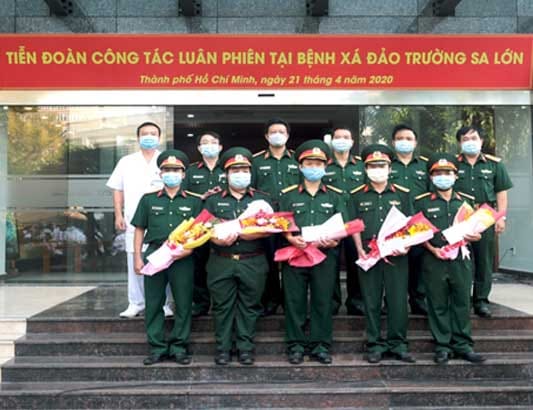 Tiễn đoàn công tác luân phiên tại bệnh xá đảo Trường Sa lớn