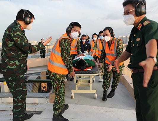 Trực thăng đáp trên nóc bệnh viện, huấn luyện cấp cứu đường không ở TPHCM