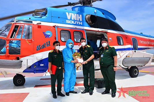 Lần đầu tiên trực thăng cấp cứu bệnh nhân ở Trường Sa hạ cánh tại Bệnh viện Quân y 175