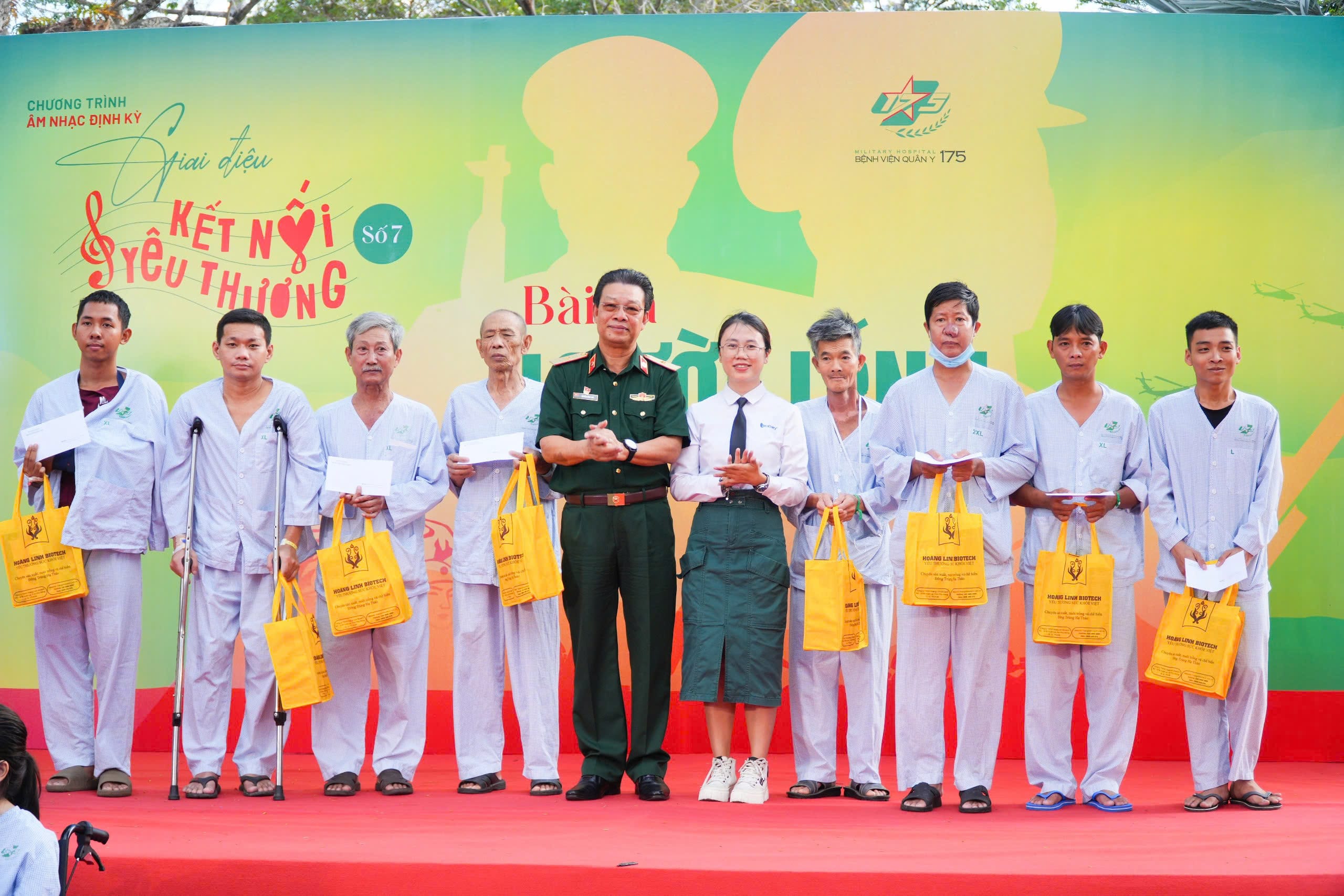 Chương trình âm nhạc định kỳ chăm sóc sức khỏe tinh thần cho người bệnh tại Bệnh viện Quân y 175