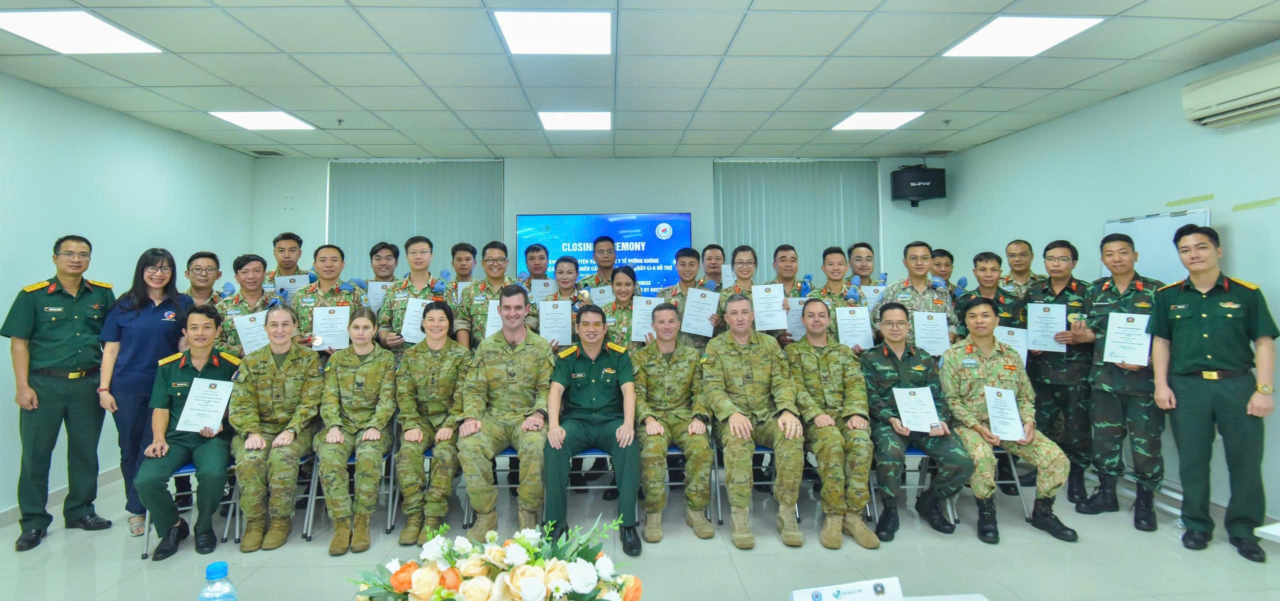 Bệnh viện dã chiến cấp 2 số 7 huấn luyện nâng cao kỹ năng cấp cứu đường không