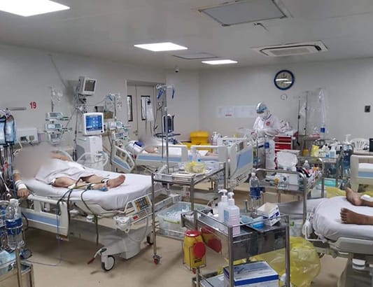 Bộ Y tế: TPHCM tập trung tối đa nguồn lực điều trị, chăm sóc toàn diện người bệnh COVID-19