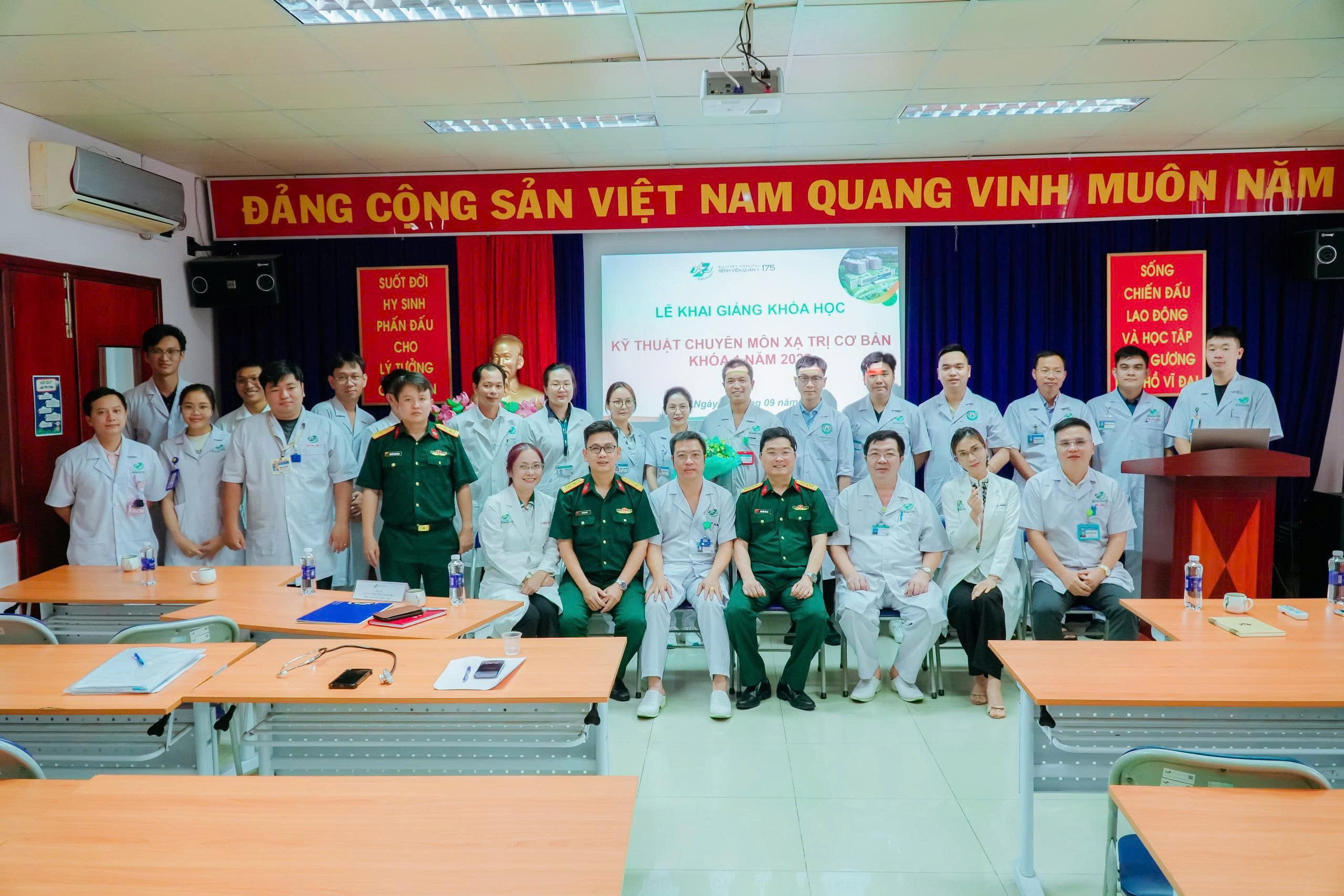 Bệnh viện Quân y 175 khai giảng Khóa đào tạo Kỹ thuật xạ trị cơ bản