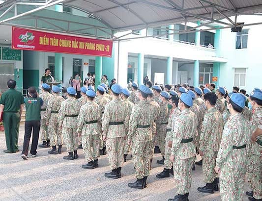 64 cán bộ, nhân viên của Bệnh viện Dã chiến cấp 2 số 3 được tiêm Vắc xin phòng COVID-19 đợt đầu tiên tại Bệnh viện Quân y 175