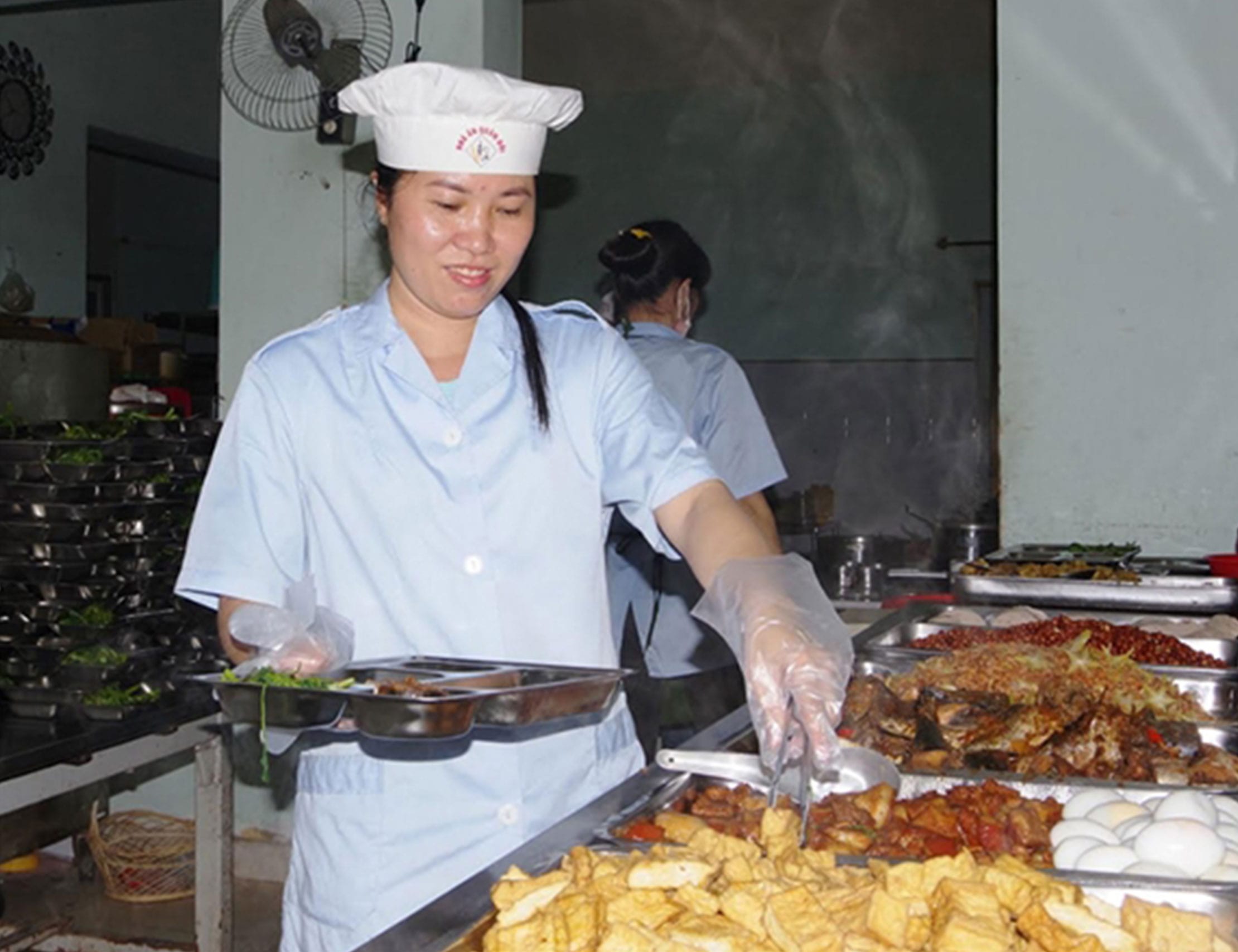 Hành động đẹp của nữ nhân viên Bệnh viện Quân y 175