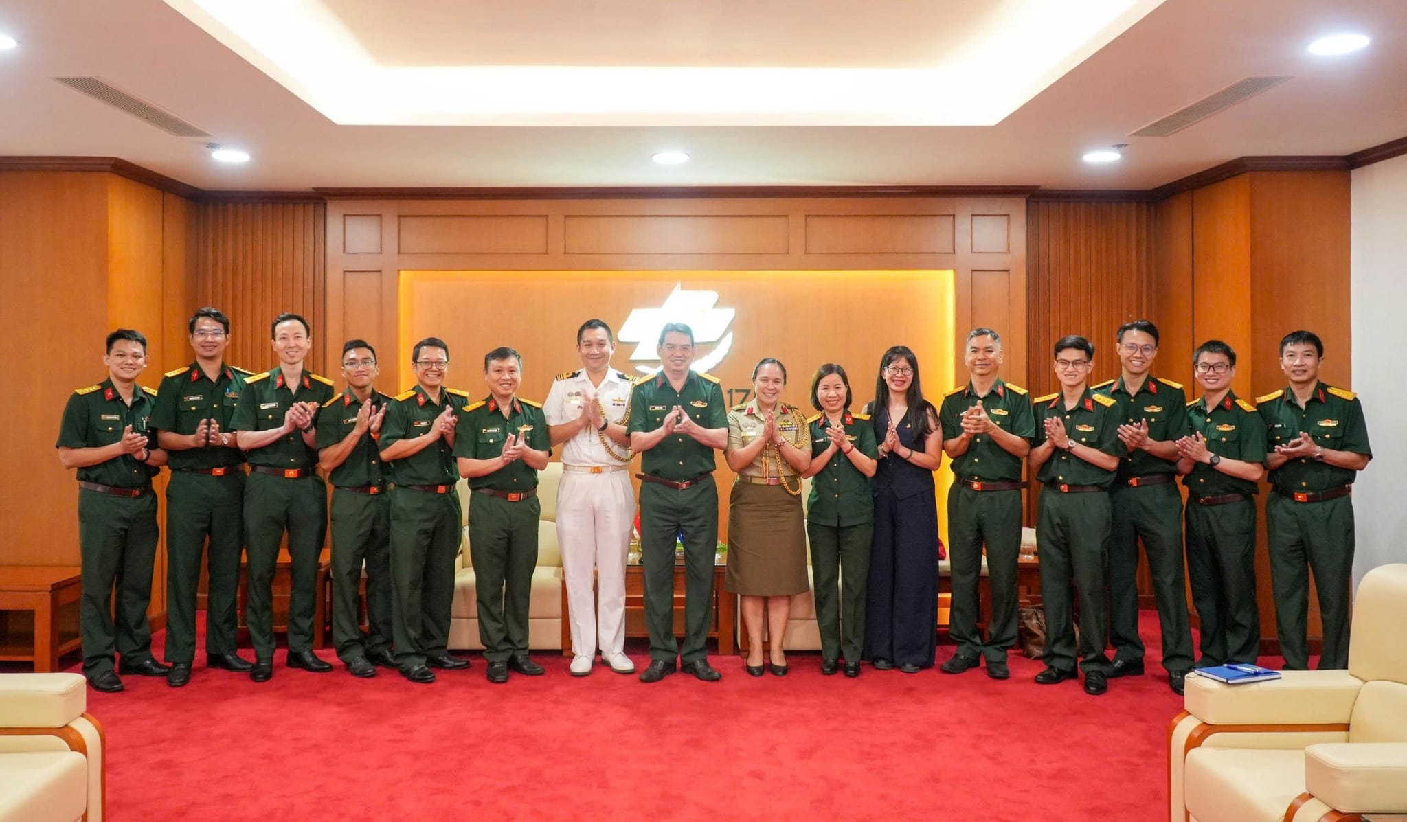Bệnh viện Quân y 175 đón tiếp Đoàn Tùy viên Quốc phòng Australia đến thăm và làm việc