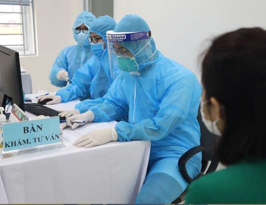 Những phụ nữ đầu tiên được tiêm vắc xin COVID-19 trong ngày 8/3