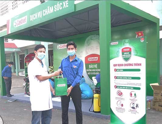 Trung ương Đoàn tặng quà hỗ trợ cán bộ, nhân viên BVQY175 thực hiện nhiệm vụ phòng chống dịch Covid-19