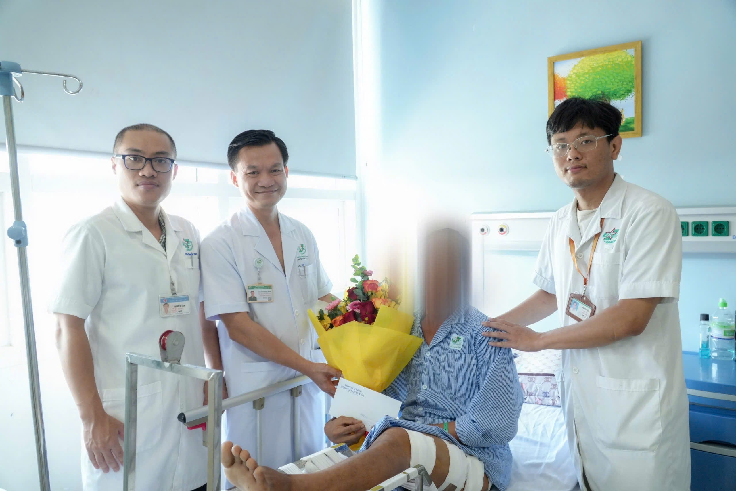 Cấp cứu và điều trị thành công các bệnh nhân từ Trường Sa về đất liền trong 3 tháng liên tiếp