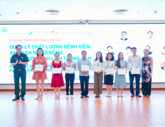 Bế giảng chương trình đào tạo liên tục Quản lý chất lượng Bệnh viện chuyên đề “An toàn người bệnh - Lấy người bệnh làm trung tâm”