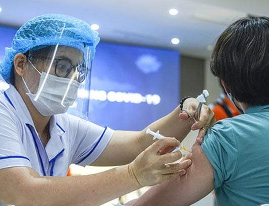 Trường hợp nào sẽ được tiêm liều thứ 3 vaccine Covid-19?