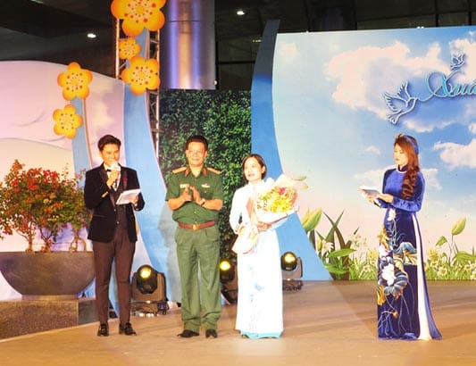 "Tỏa ngát hương đời": Lời tri ân đội ngũ tuyến đầu chống dịch Covid-19