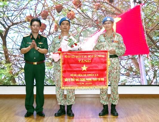 Tập trung thi đua, nâng cao chất lượng thu dung, khám và điều trị bệnh