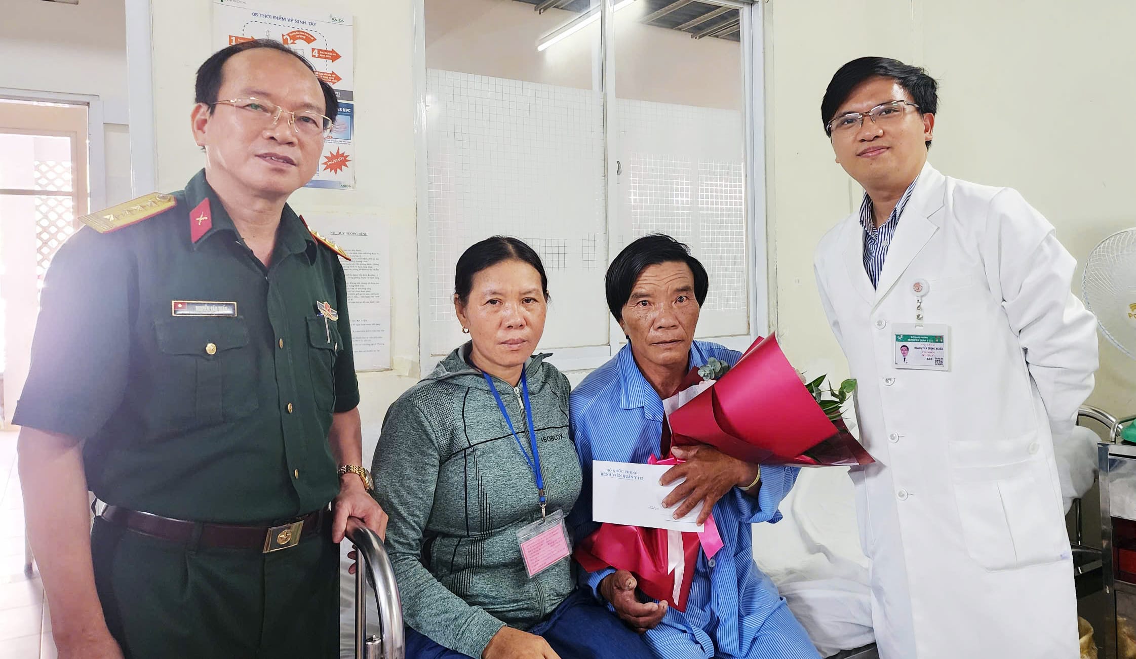 Điều trị thành công người bệnh đột quỵ tại Đảo Sơn Ca được vận chuyển bằng trực thăng về đất liền điều trị