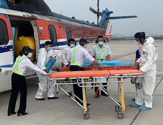 Hơn 10 giờ bay đưa bệnh nhân từ Trường Sa về đất liền