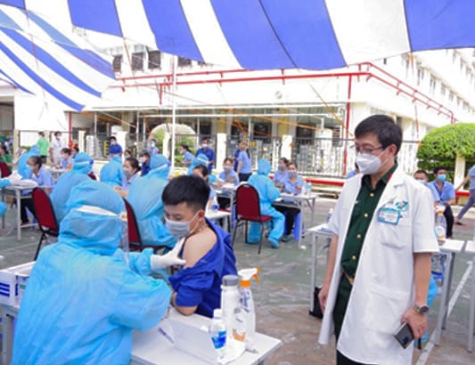 Xung kích đi đầu trong Chiến dịch cao điểm Kiểm soát dịch COVID-19 toàn Thành phố