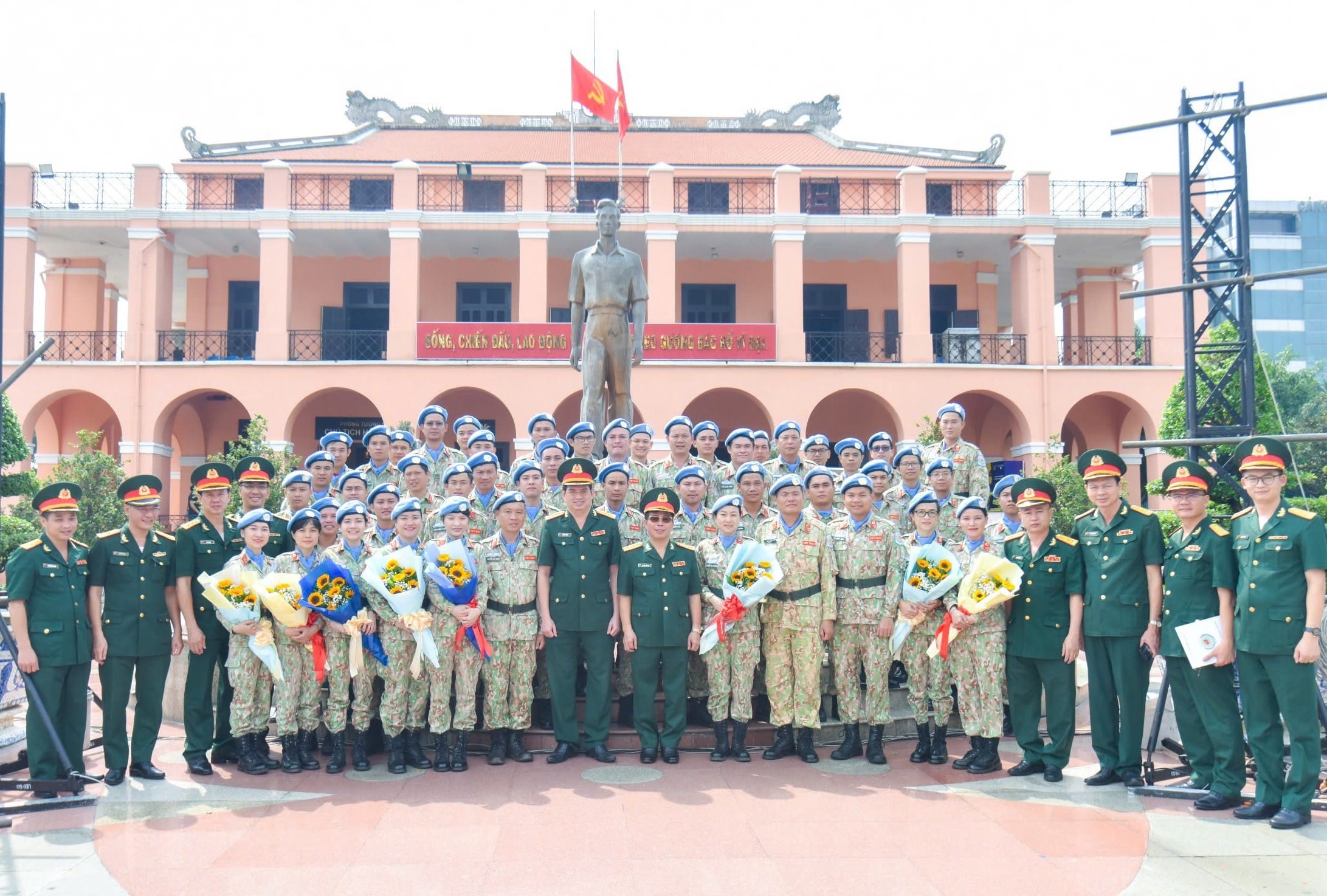 Bệnh viện Dã chiến cấp 2 số 5 báo công dâng Bác