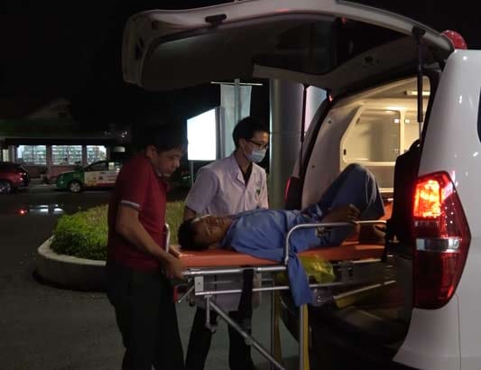 Trực thăng quân đội bay xuyên đêm chuyển bệnh nhân từ Trường Sa về đất liền điều trị