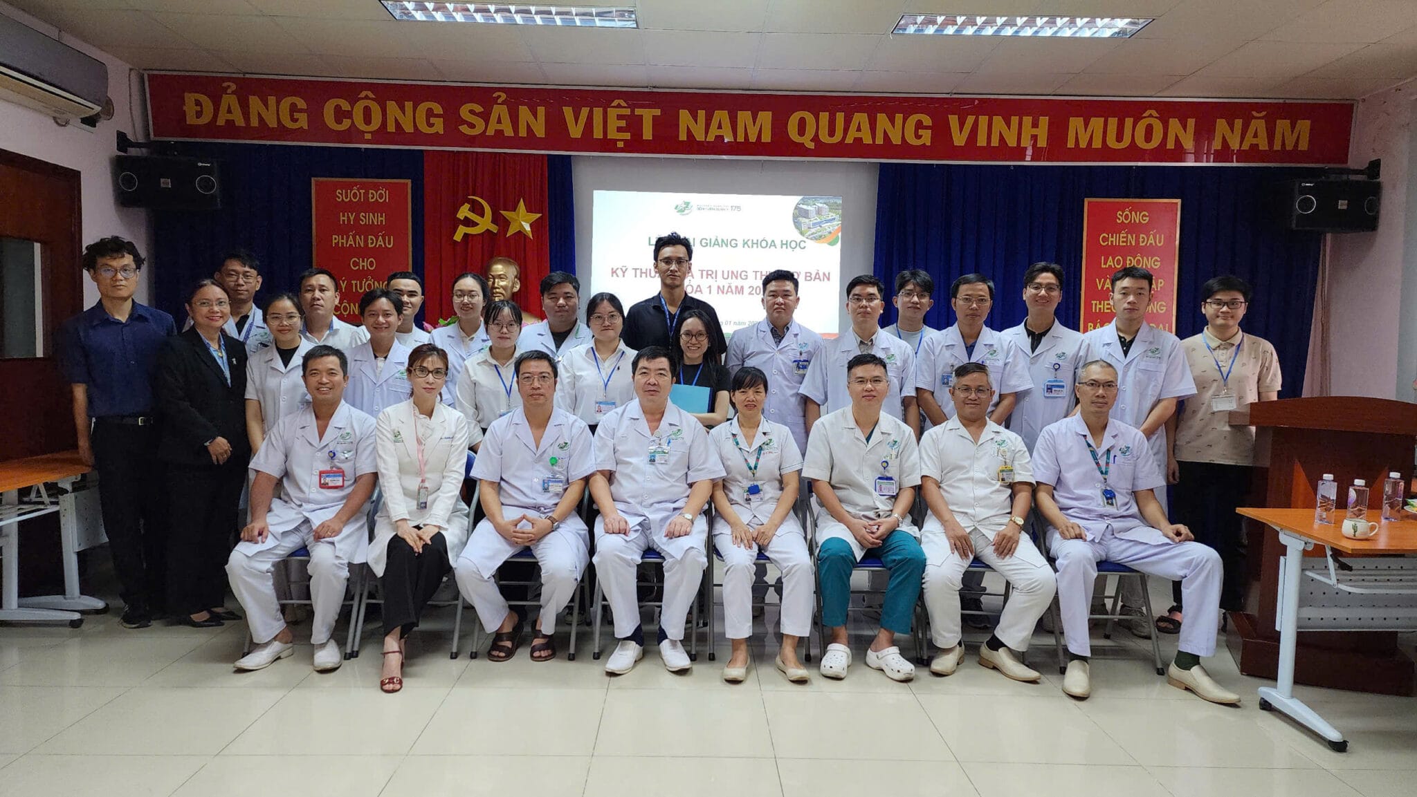 VIỆN UNG BƯỚU VÀ Y HỌC HẠT NHÂN – BỆNH VIỆN QUÂN Y 175 KHAI GIẢNG KHÓA HỌC KỸ THUẬT XẠ TRỊ UNG THƯ CƠ BẢN KHÓA 1 – NĂM 2025