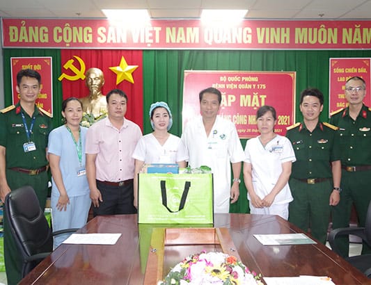 Thăm hỏi, tặng quà cán bộ, đoàn viên công đoàn có hoàn cảnh khó khăn nhân dịp hưởng ứng tháng công nhân 2021 và kỷ niệm 46 năm ngày truyền thống Bệnh viện