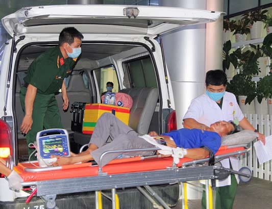 Trực thăng đưa ngư dân xuất huyết não từ Trường Sa về TP HCM