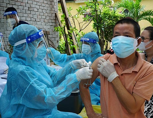 Chiều 5/1: Việt Nam đã tiêm vượt mốc 155 triệu liều vaccine phòng COVID-19; hơn 5,6 triệu liều mũi 3