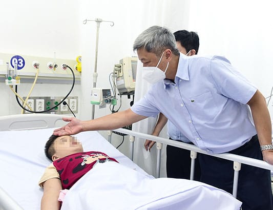 Sốt xuất huyết tăng nóng, bệnh viện lo không kham nổi