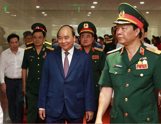 Thủ tướng hào hứng khi thăm bệnh viện đầu tiên có trực thăng cứu hộ