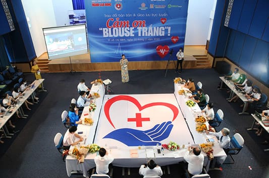 Bàn tròn và giao lưu "Cảm ơn blouse trắng!"