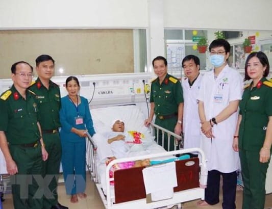 Áo trắng Blouse nơi đảo Trường Sa: Vững vàng nơi đầu sóng