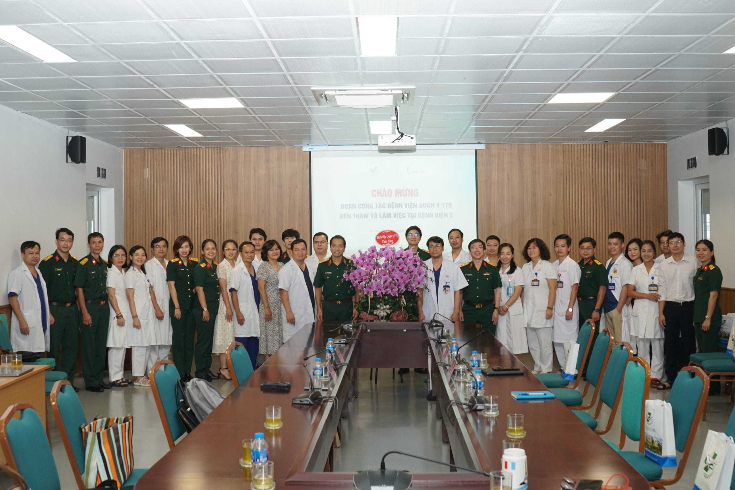 Bệnh viện Quân y 175 đến thăm và làm việc tại Bệnh viện E