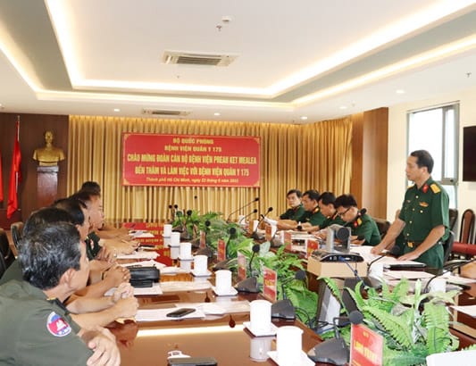 Bệnh viện Quân y 175 hỗ trợ đào tạo chuyên ngành cho bác sĩ Quân đội Hoàng gia Campuchia