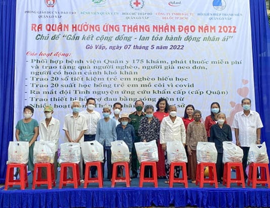 Hơn 200 trẻ em nghèo hiếu học, người dân có hoàn cảnh khó khăn được khám, cấp  thuốc miễn phí