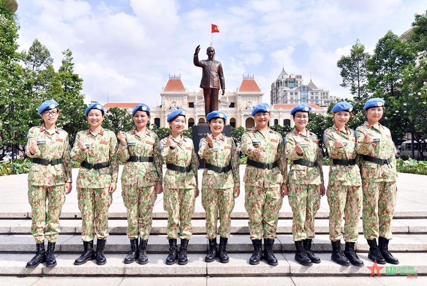 Nữ quân nhân “mũ nồi xanh” tự tin, sẵn sàng lên đường